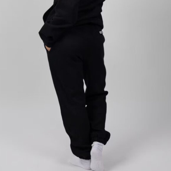 Comfrt Black Onyx Travel Essential Joggers – EUC - Picture 2 of 7